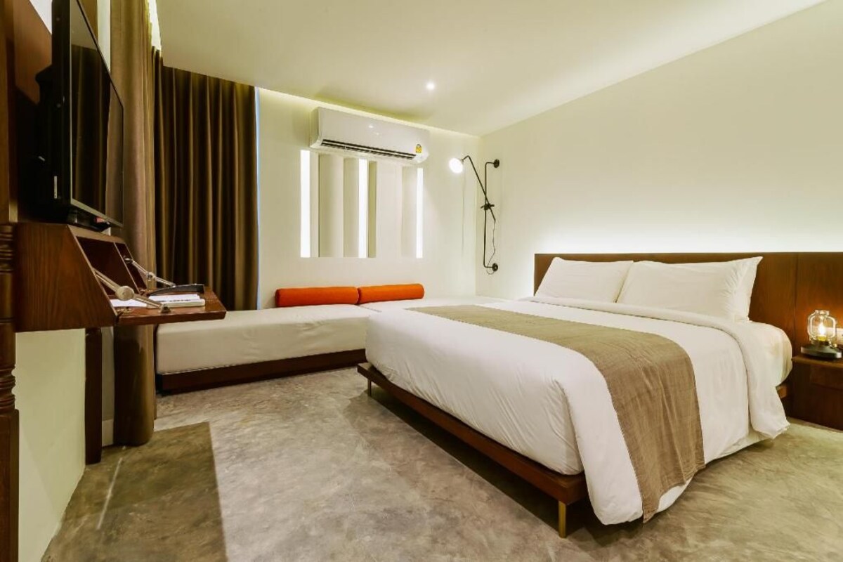 Pillowtop beds, minibar, in-room safe, blackout drapes