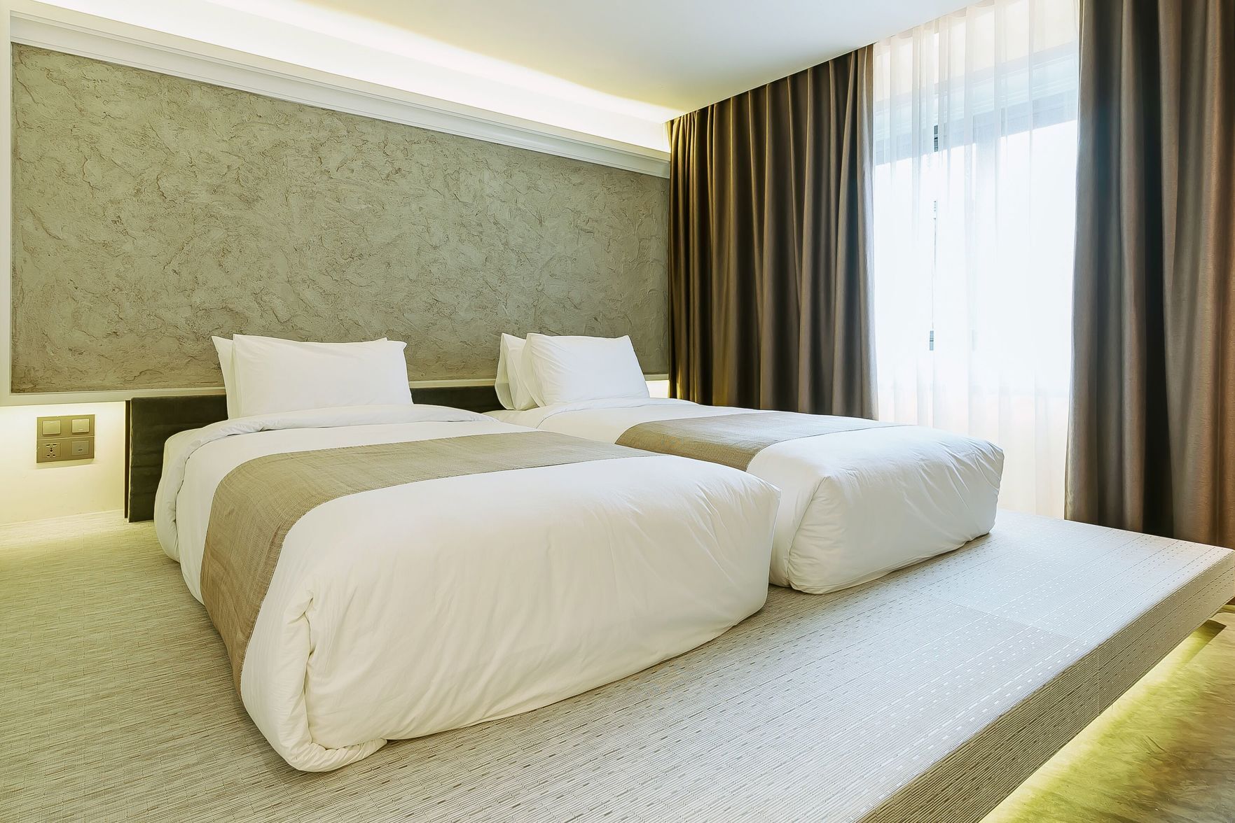 Colchones con pillow-top, minibar y caja de seguridad en la habitación 