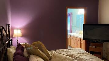 5 bedrooms, travel crib, free WiFi, bed sheets