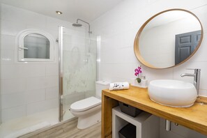 Combined shower/bathtub - Villa near Ibiza Town Sleeps 10 (Ibiza)