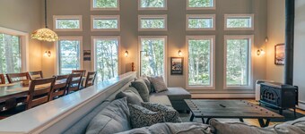 Waterfront, Luxury, Spacious home in Freeport!