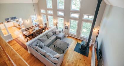 Waterfront, Luxury, Spacious home in Freeport!