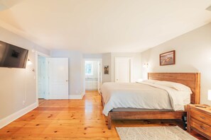 5 Schlafzimmer, Schreibtisch, Bügeleisen/Bügelbrett, Reisekinderbett