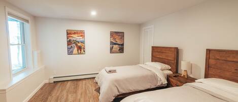 5 bedrooms, desk, iron/ironing board, travel cot