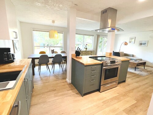 Modern & Bright Townhome w/ Open Floor Plan