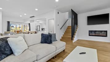 Smart-TV, Kamin, Drucker