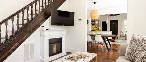 Smart-tv och eldstad