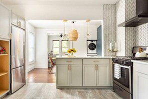 Fridge, microwave, oven, stovetop - Northfork Townhouse- walk to all/ newly renovated (Greenport)