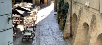 Magnificent apartment on Place aux Herbes- 16th century building