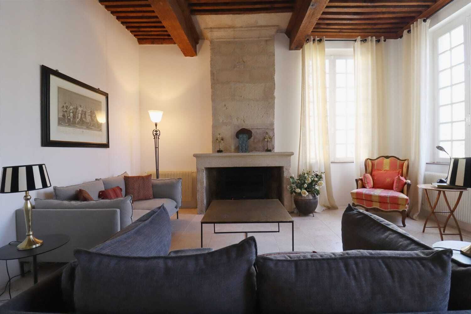 TV, fireplace, DVD player, books