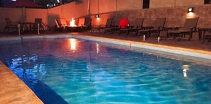 Piscine intérieure, piscine extérieure