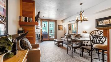 Smart TV, fireplace, DVD player, books