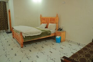 Chambre Deluxe double | Fer et planche à repasser, accès au Wi-Fi (inclus)