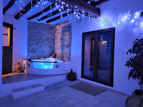 Rural tourist apartment with spa area. Main Square. PB. Sant Jordi