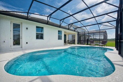 4-Bedroom Vacation Home with Pool