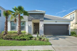 Exterior - 4-Bedroom Vacation Home with Pool (Kissimmee)