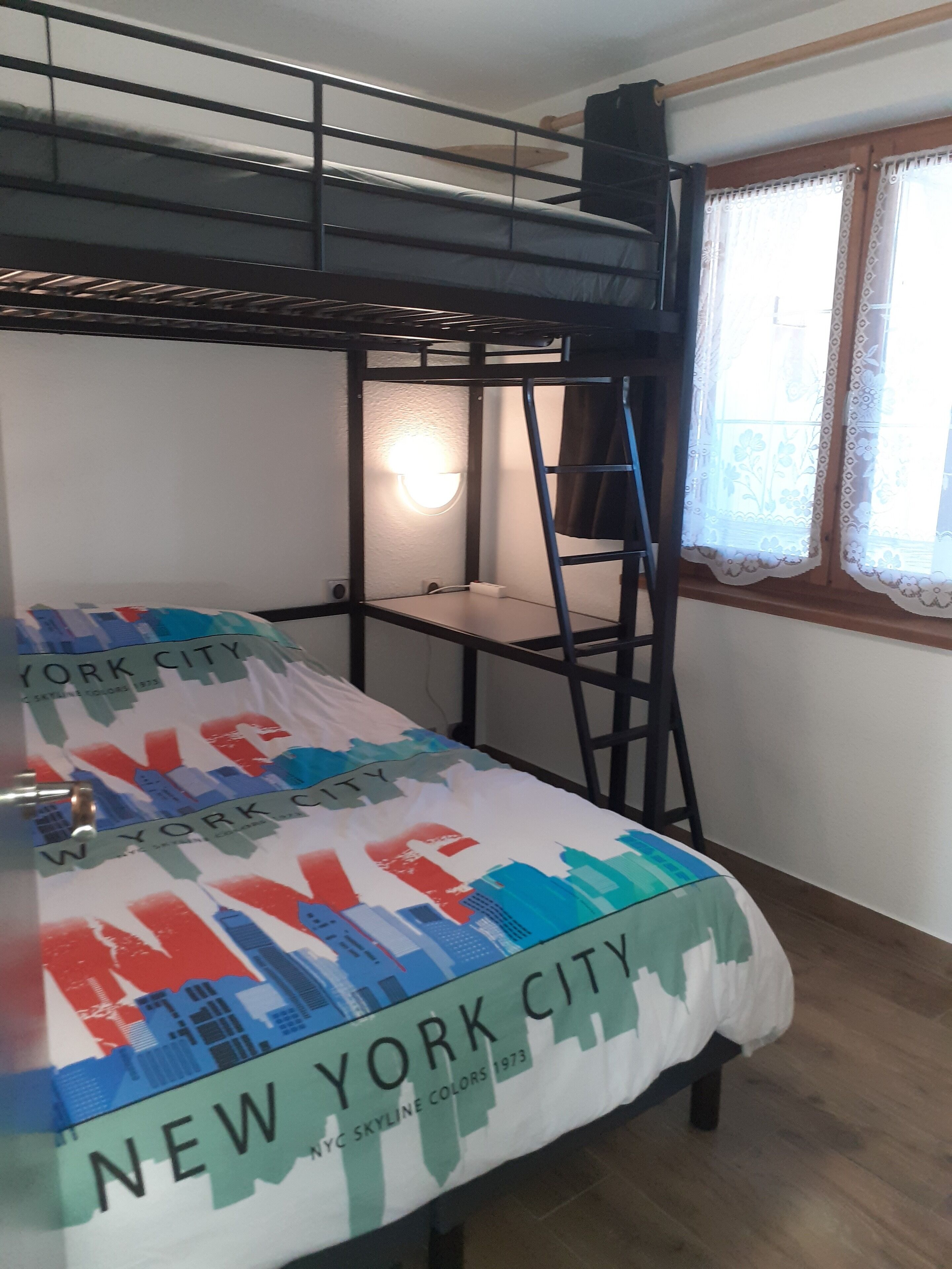 1 bedroom, bed sheets