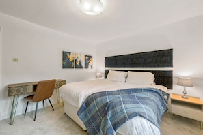 Panoramic Apartment, Private Bathroom, Garden View