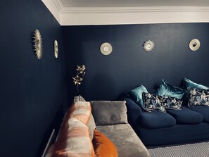 Panoramic Apartment, Private Bathroom, Garden View | Lounge - Turnberry Serviced Apartments (Girvan)