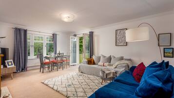 Panoramic Apartment, Private Bathroom, Garden View | Lounge