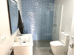 Shower, hair dryer, bidet, towels - ⭐ Peaceful Bungalow 5min from beach + Pool and free Parking (Torrevieja)