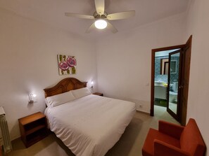 4 soverom, strykejern/-brett, reiseseng for barn og wi-fi (inkludert)