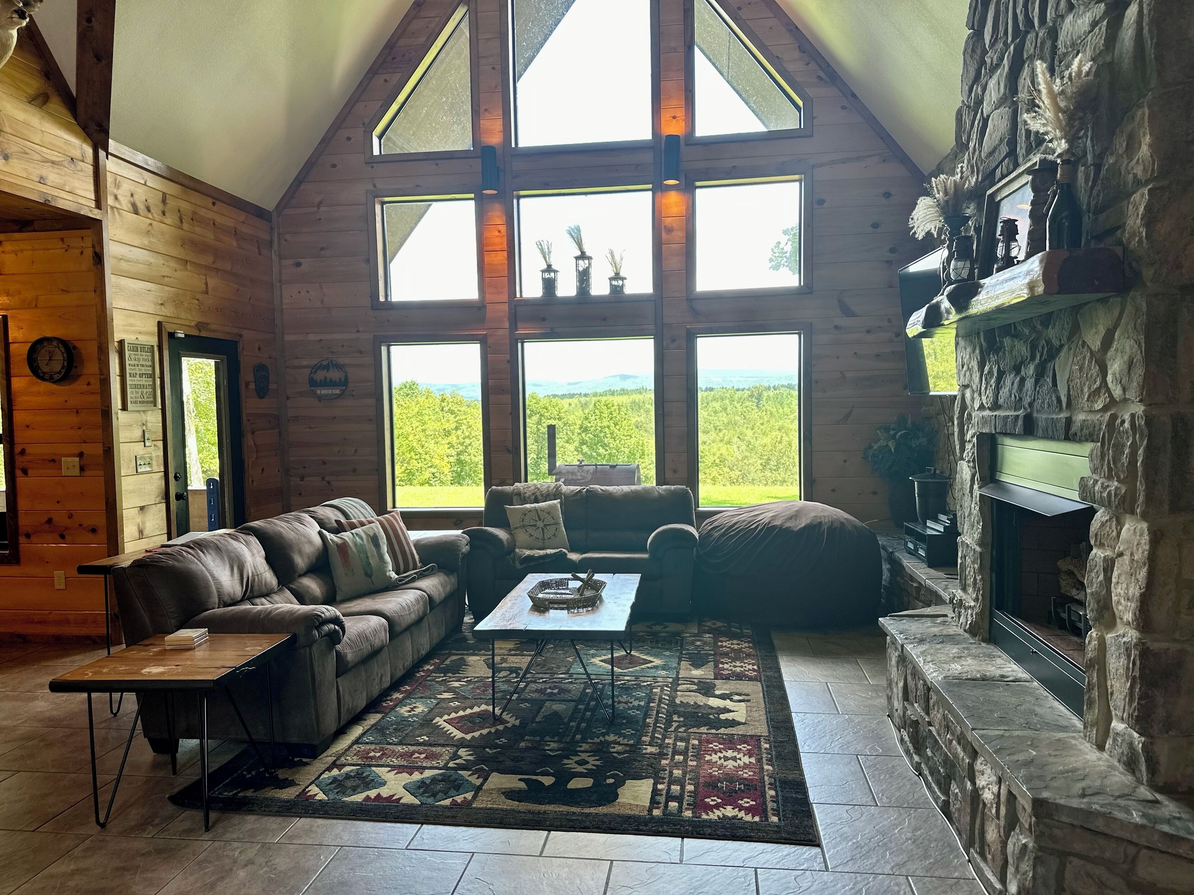 Smart-TV, Kamin, Videospiele, DVD-Player