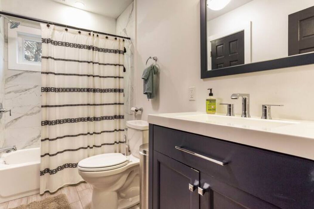 Combinazione doccia/vasca, asciugacapelli, asciugamani, shampoo