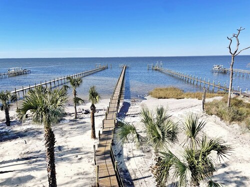 Built in 2021 - Bayfront- Pool -Dock - Elevator - Short Walk to Beach