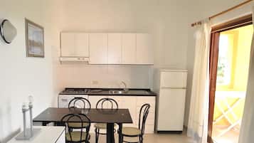 Apartemen Basic | Area keluarga | Televisi layar datar 30-inci dengan saluran TV kabel dan TV