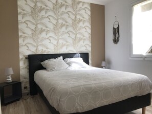 4 soverom, strykejern/-brett, reiseseng for barn og wi-fi (inkludert)