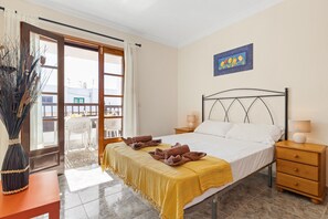 2 slaapkamers, een strijkplank/strijkijzer, beddengoed