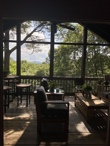 Flat Mountain Estates with long range views and beautiful decor 