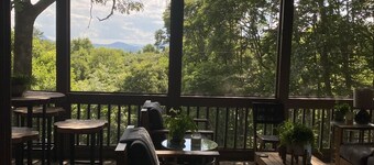 Flat Mountain Estates with long range views and beautiful decor 