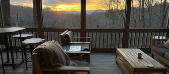 Flat Mountain Estates with long range views and beautiful decor