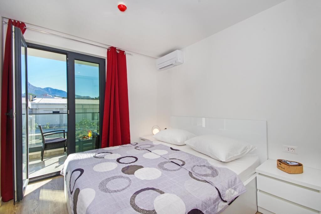 1 bedroom, travel cot, WiFi, bed sheets