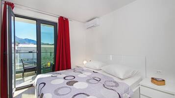 1 bedroom, travel cot, WiFi, bed sheets