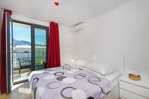 1 bedroom, travel crib, WiFi, bed sheets