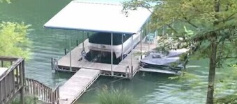 Lake Front House in Caryville with Private Dock, 5 minutes from I75 /Twin Cove!