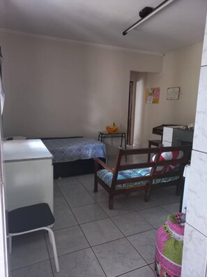 1 quarto, escrivaninha, ferros/tábuas de passar roupa, Wi-Fi