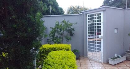 House 5 minutes from airport and university