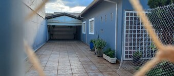 House 5 minutes from airport and university