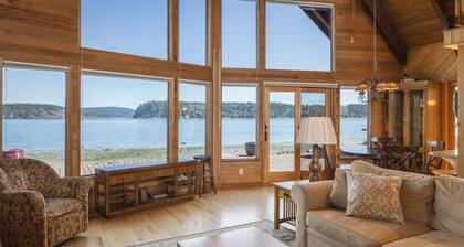 Panoramic View, Private, Low Bank Waterfront