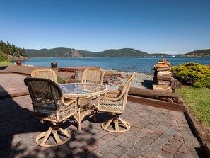 Outdoor dining - Panoramic View, Private, Low Bank Waterfront (Lopez Island)