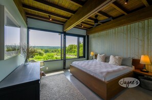 5 bedrooms, desk, free Internet - 5bdrm 7bath modern oasis in Creemore! Pool! Hot Tub! Sauna! Podcast Media Rm! (Creemore)