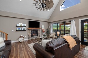 Smart TV y chimenea
