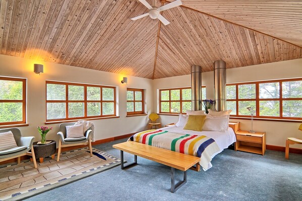 5 bedrooms, free WiFi, bed sheets