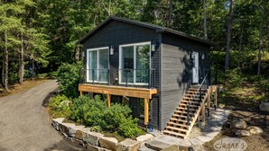 Exterior - SW Exposure at this 4 bdrm, 3 bath cottage with stunning views of Lake Muskoka! (Gravenhurst)