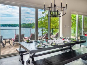 Dining - SW Exposure at this 4 bdrm, 3 bath cottage with stunning views of Lake Muskoka! (Gravenhurst)