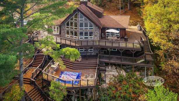 Exterior - Beautiful 5bed, 4bath Rosseau Lake cottage in private bay with home theatre! (Rosseau)